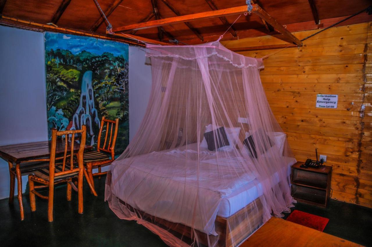 เอลลา แบมบู คาบานา Bed & Breakfast ภายนอก รูปภาพ