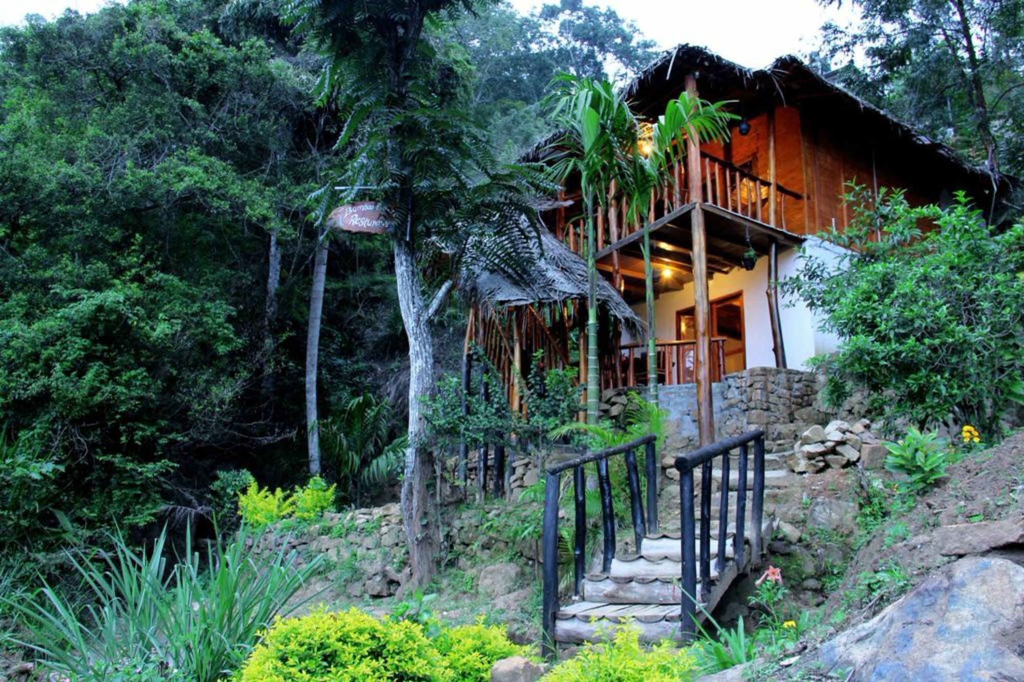 เอลลา แบมบู คาบานา Bed & Breakfast ภายนอก รูปภาพ